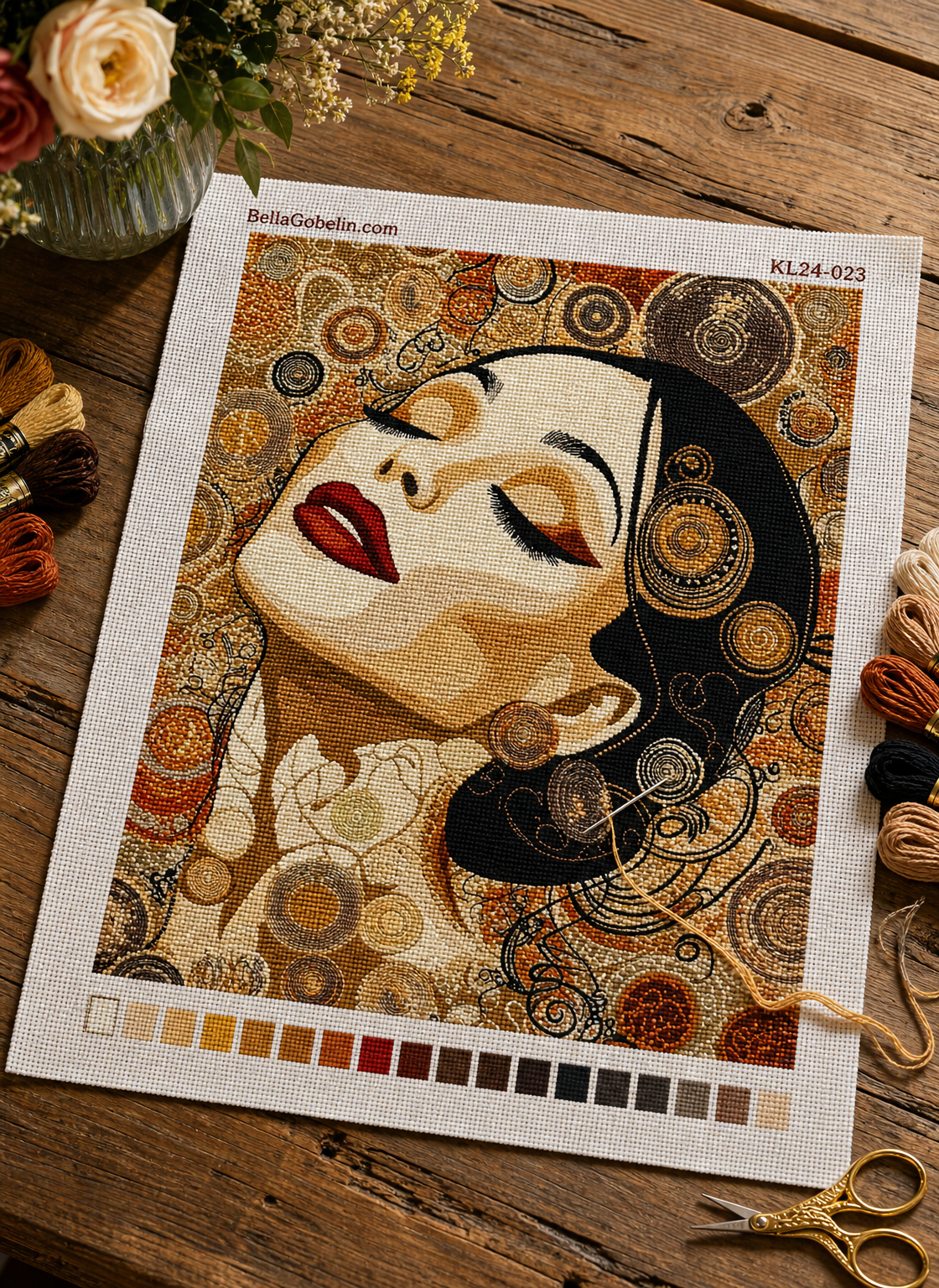 Portret Coco Chanel v Klimtovem slogu